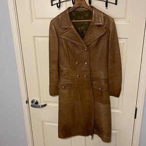 Beautiful vintage leather trench coat fits a size 4-6